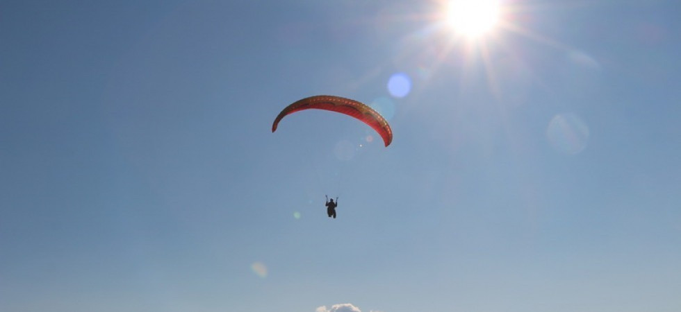 Paura sullo Stivo: un pilota di parapendio precipita sui ghiaioni